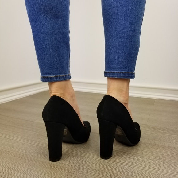 Pointy toe black velvet pumps - Picture 7 of 8